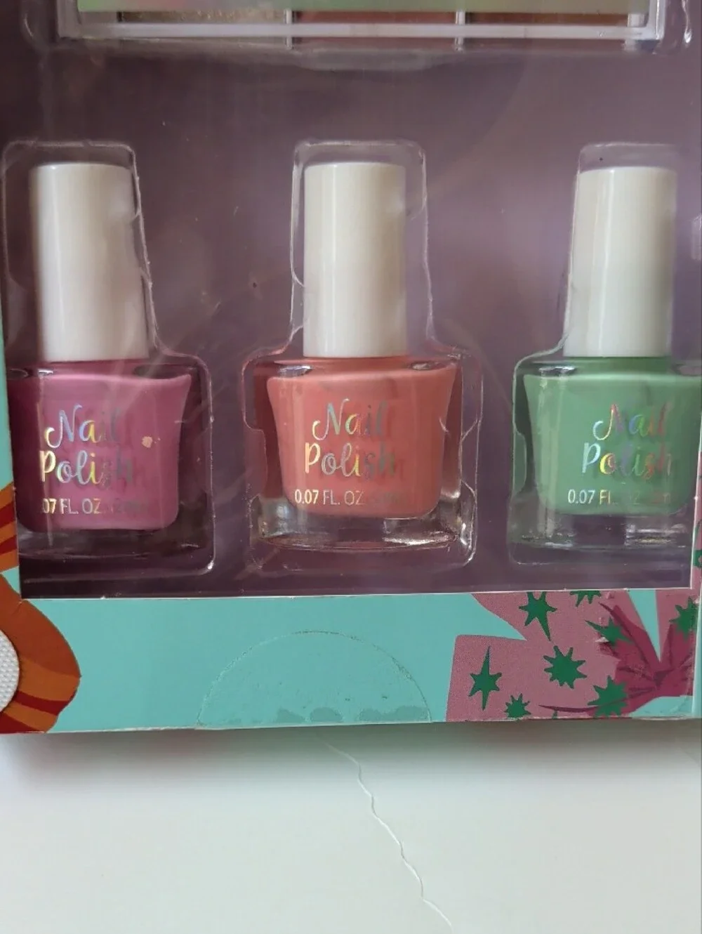 Neutral Eyeshadow Palette with Pink, Coral, Mint Nail Polish NWT
